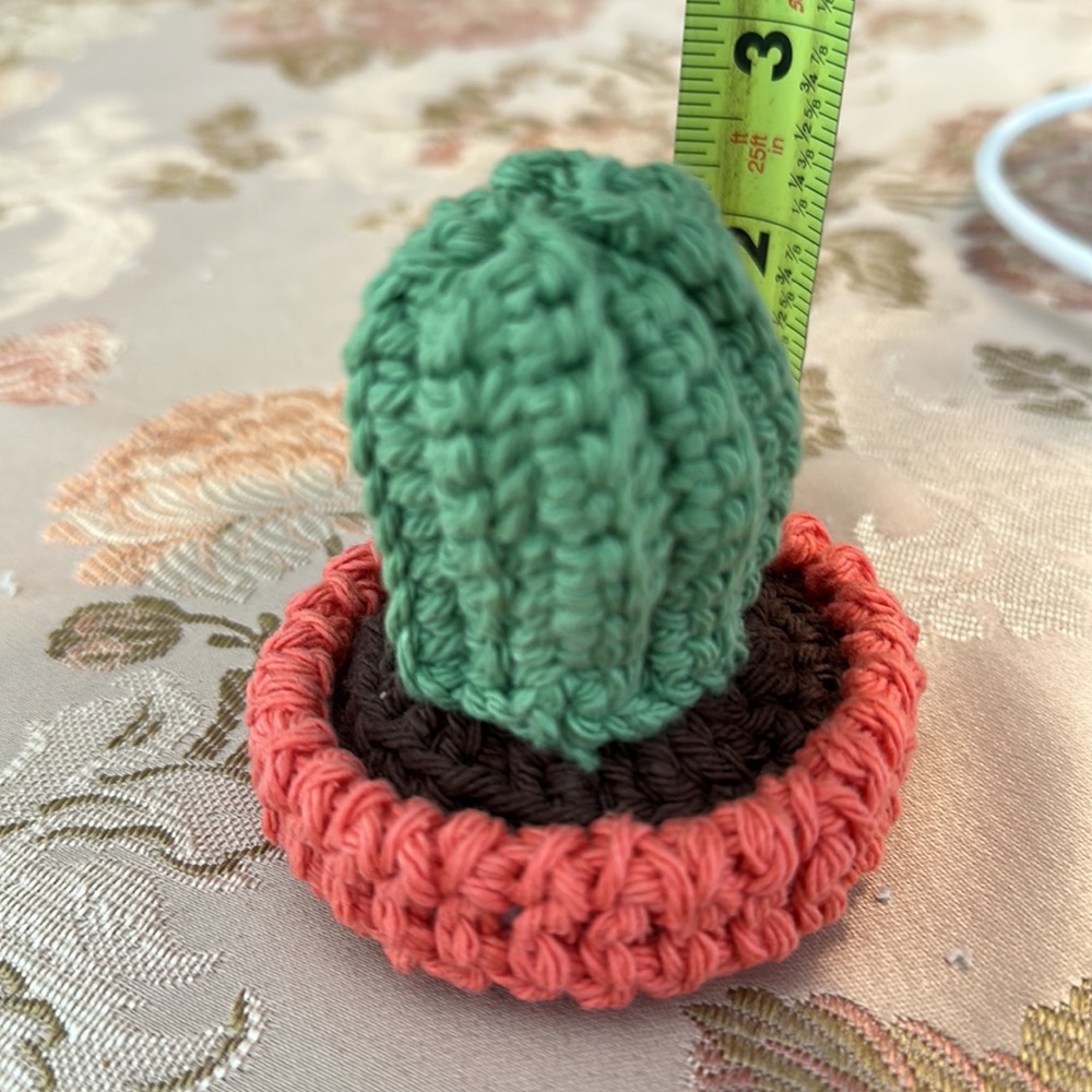 Mini crocheted cactus - Picture 2 of 2